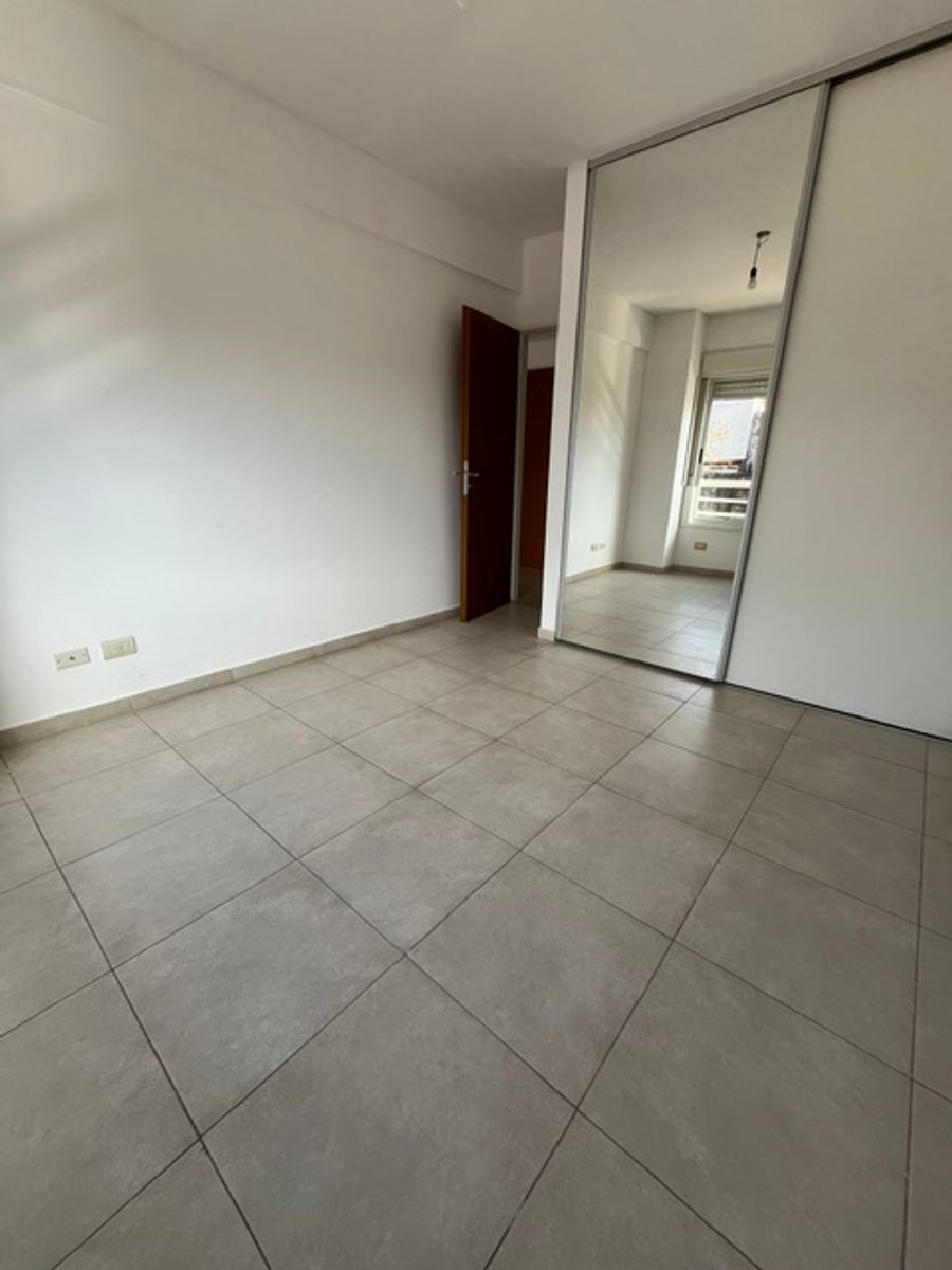 DEPARTAMENTO DE 2 AMBIENTES CON BALCON - APTO CREDITO - CASEROS - 16