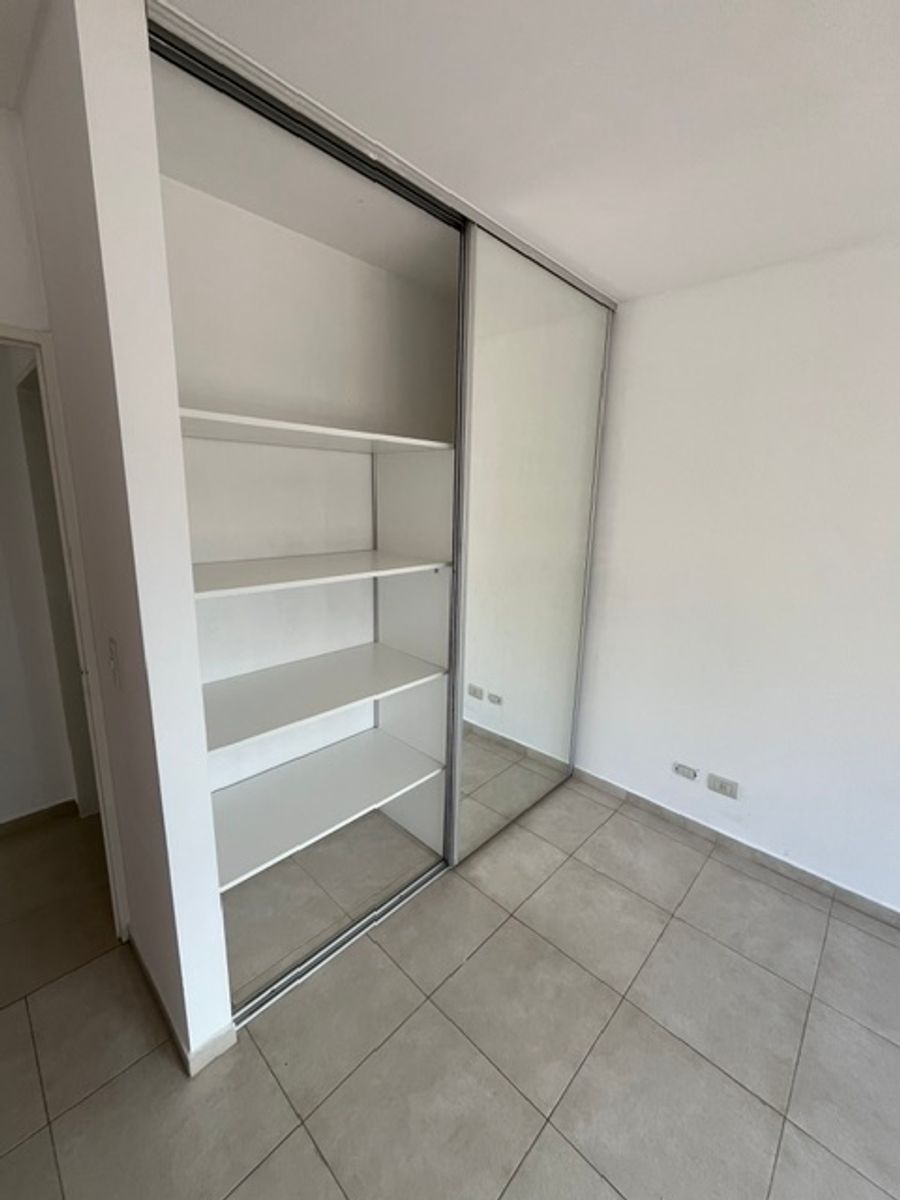 DEPARTAMENTO DE 2 AMBIENTES CON BALCON - APTO CREDITO - CASEROS - 17