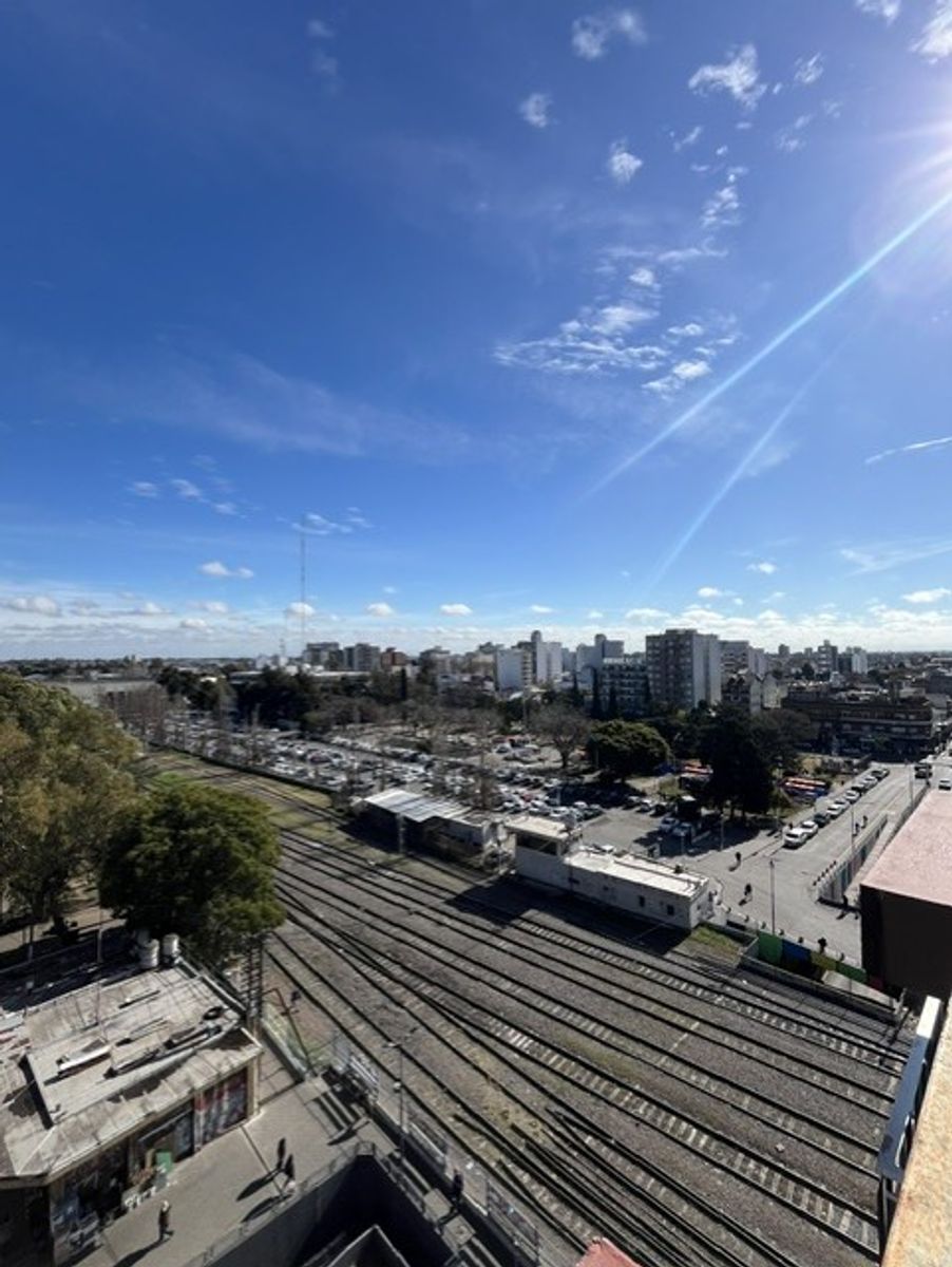 DEPARTAMENTO DE 2 AMBIENTES CON BALCON - APTO CREDITO - CASEROS - 21