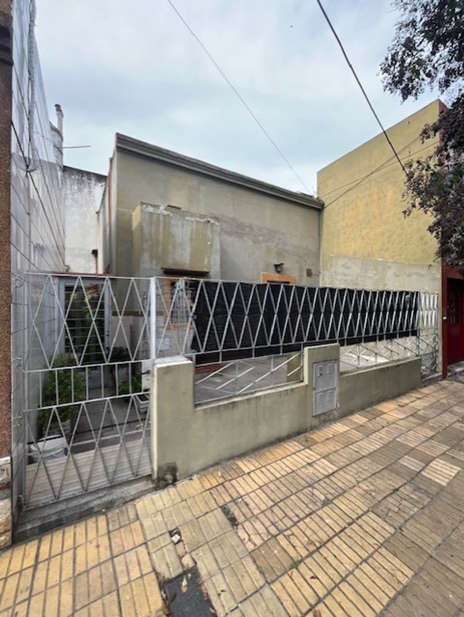DEPARTAMENTO TIPO PH 2 AMBIENTES CON JARDIN AL FRENTE - SANTOS LUGARES - 1