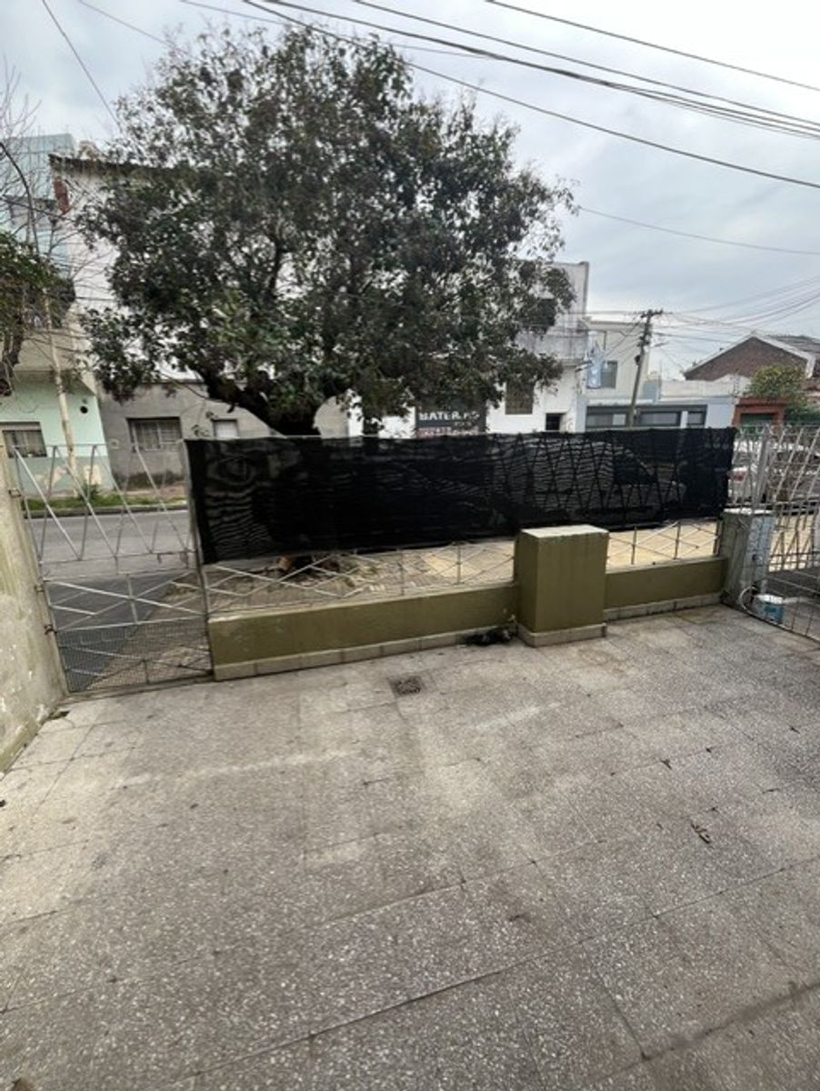 DEPARTAMENTO TIPO PH 2 AMBIENTES CON JARDIN AL FRENTE - SANTOS LUGARES - 4
