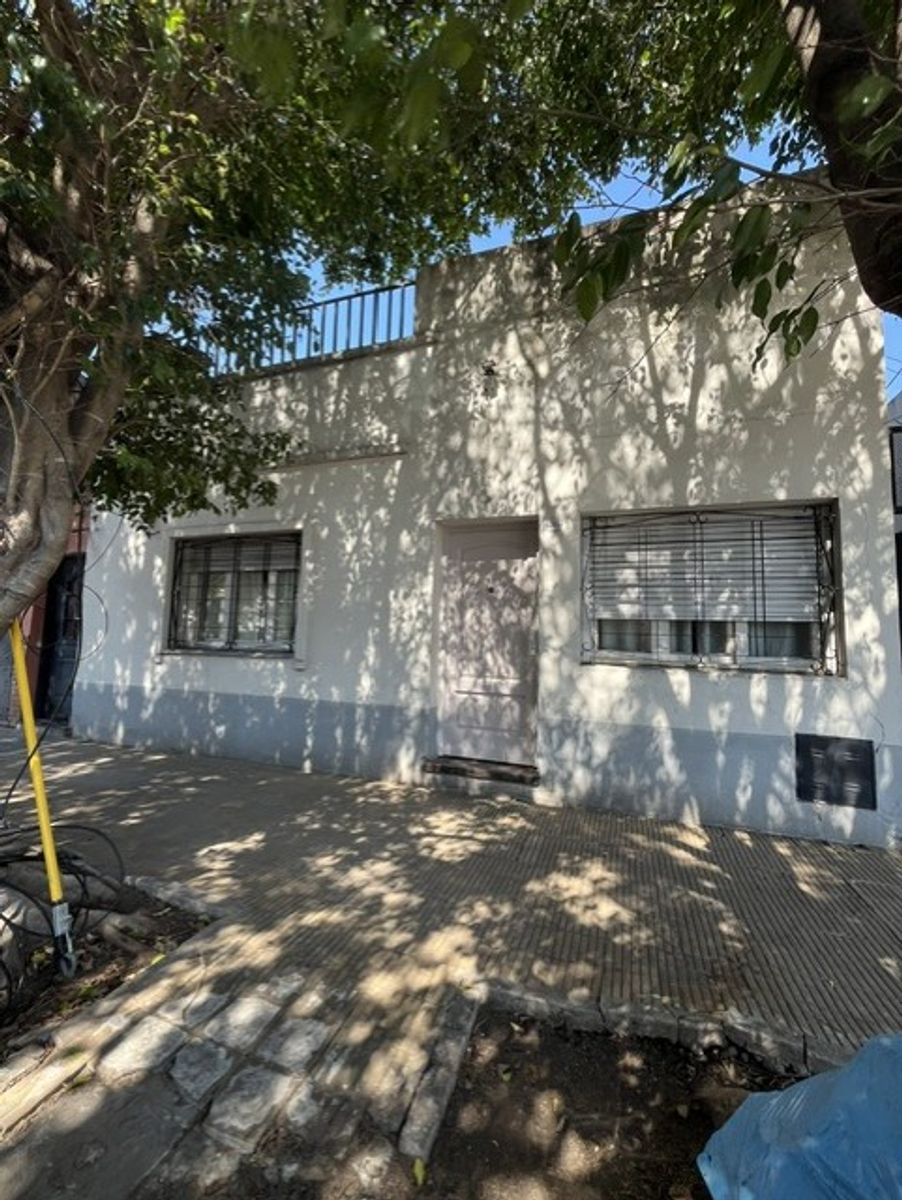 PH 3 AMBIENTES AL FRENTE CON PATIO CUBIERTO , y TERRAZA CON CUARTO - SANTOS LUGARES - 2