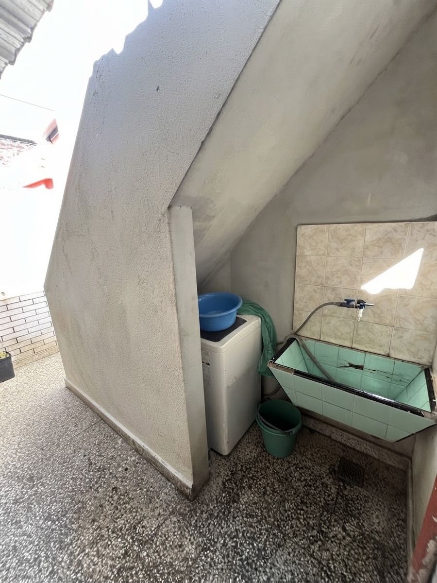 PH 3 AMBIENTES AL FRENTE CON PATIO CUBIERTO , y TERRAZA CON CUARTO - SANTOS LUGARES - 19