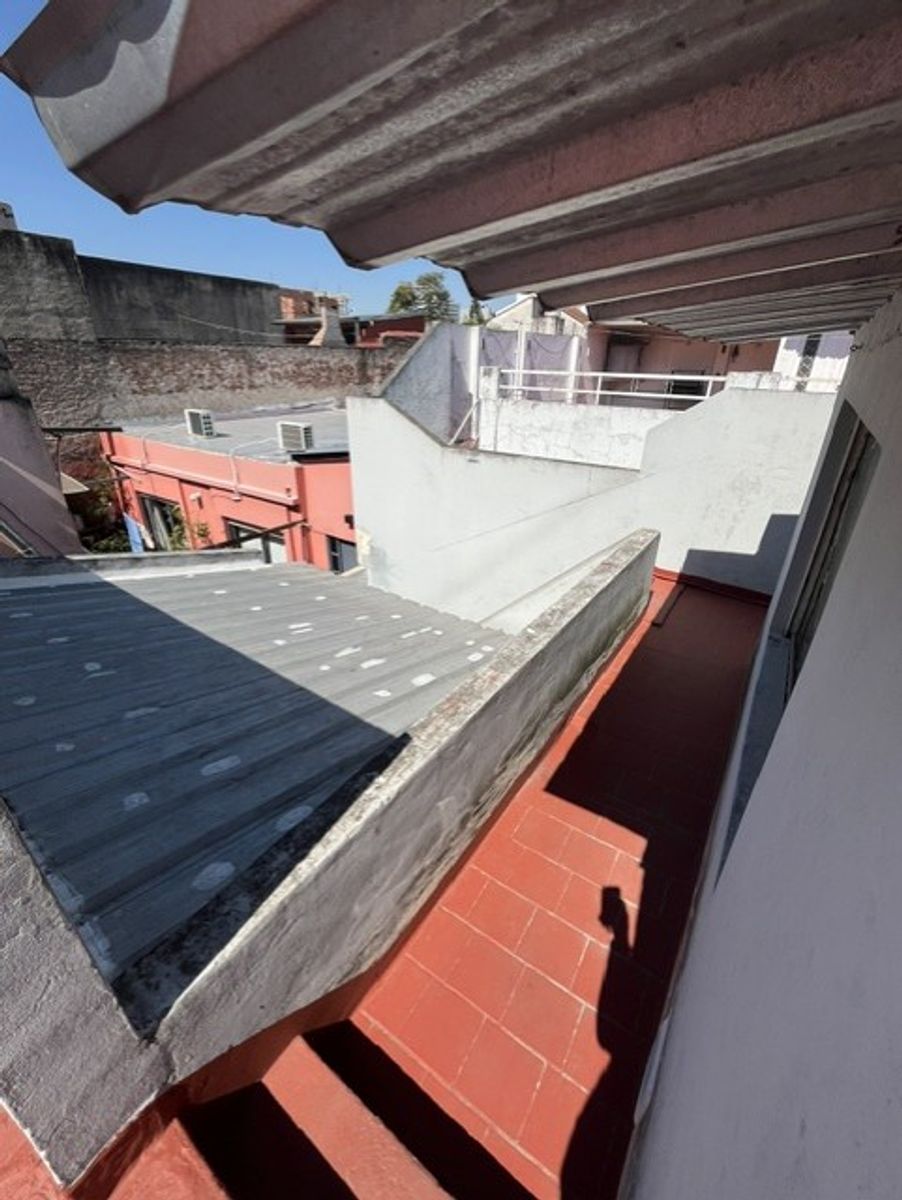 PH 3 AMBIENTES AL FRENTE CON PATIO CUBIERTO , y TERRAZA CON CUARTO - SANTOS LUGARES - 23