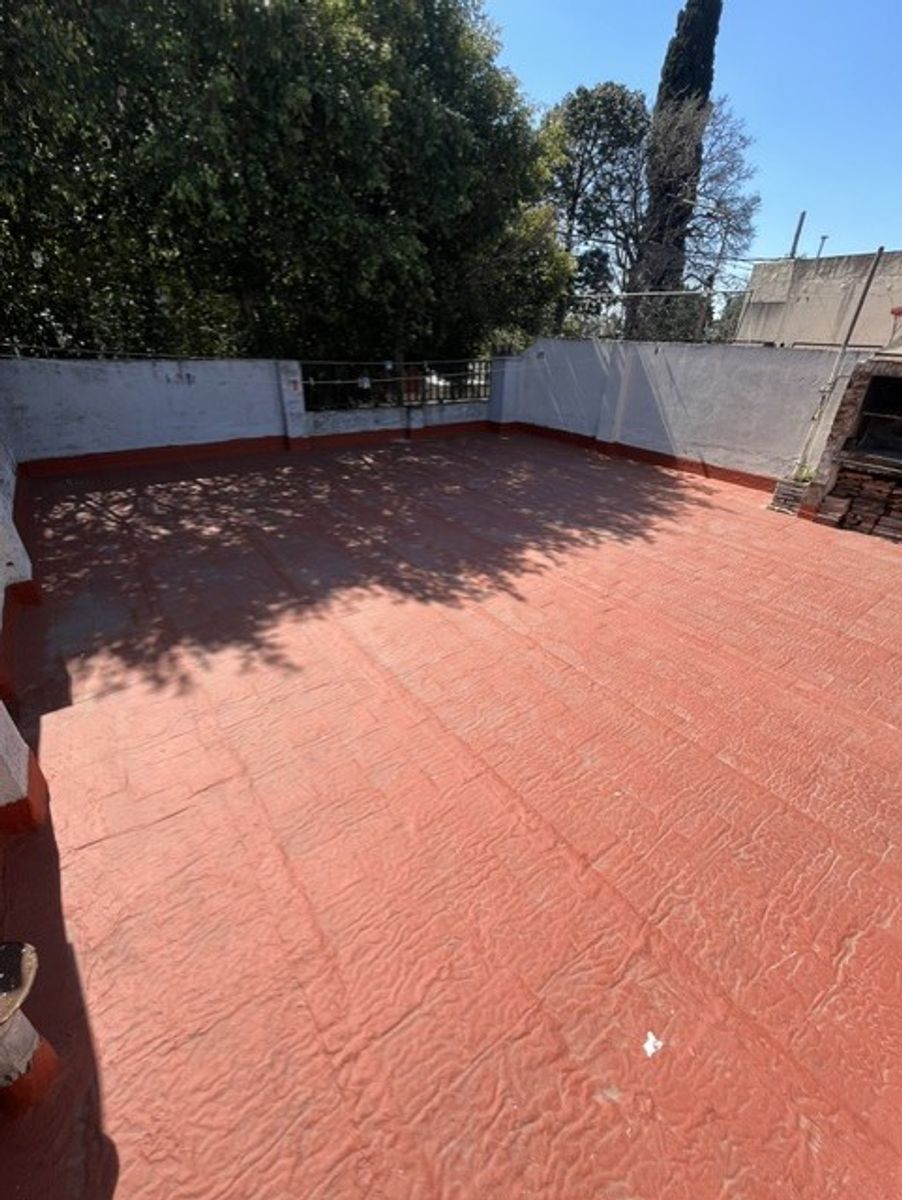 PH 3 AMBIENTES AL FRENTE CON PATIO CUBIERTO , y TERRAZA CON CUARTO - SANTOS LUGARES - 24