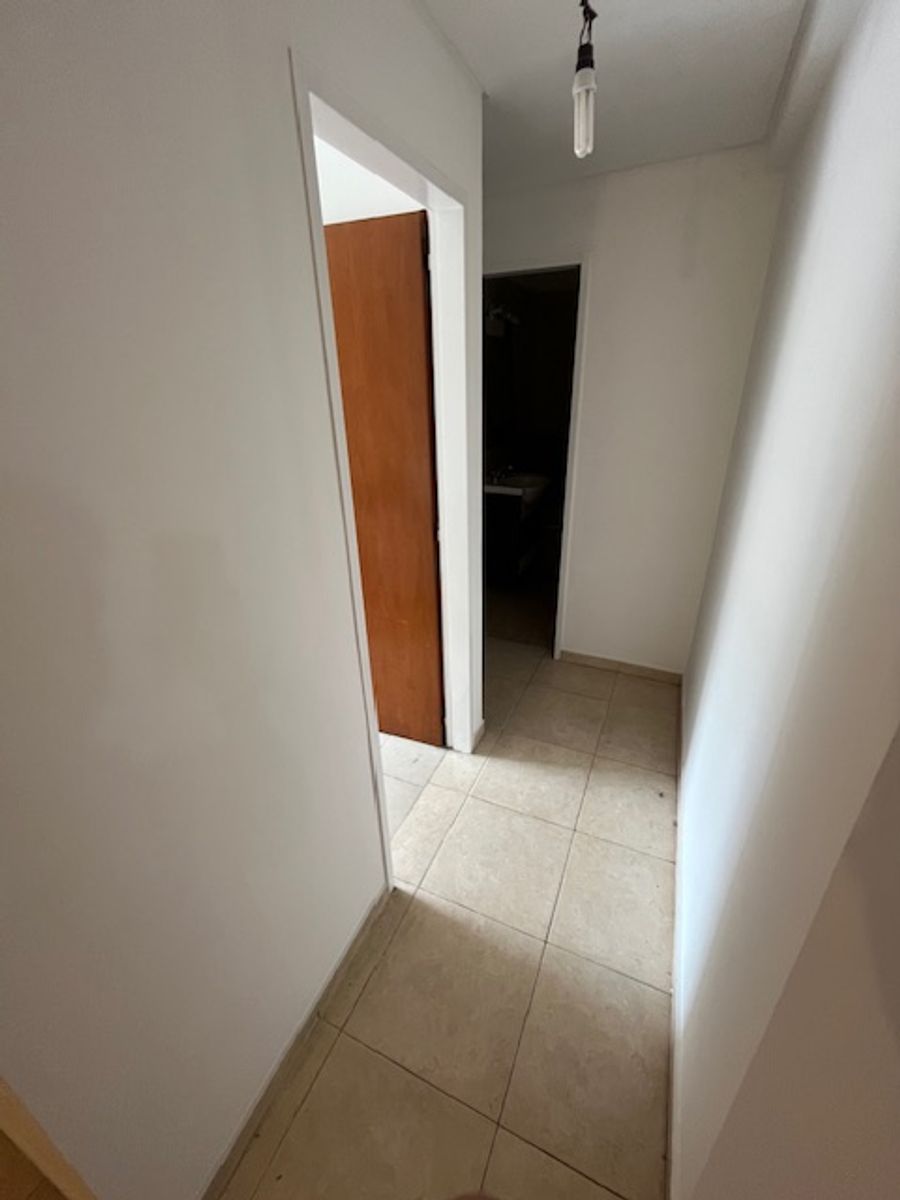 DEPARTAMENTO 2 AMBIENTES 4TO PISO CON BALCON - CENTRO SANTOS LUGARES — foto 4
