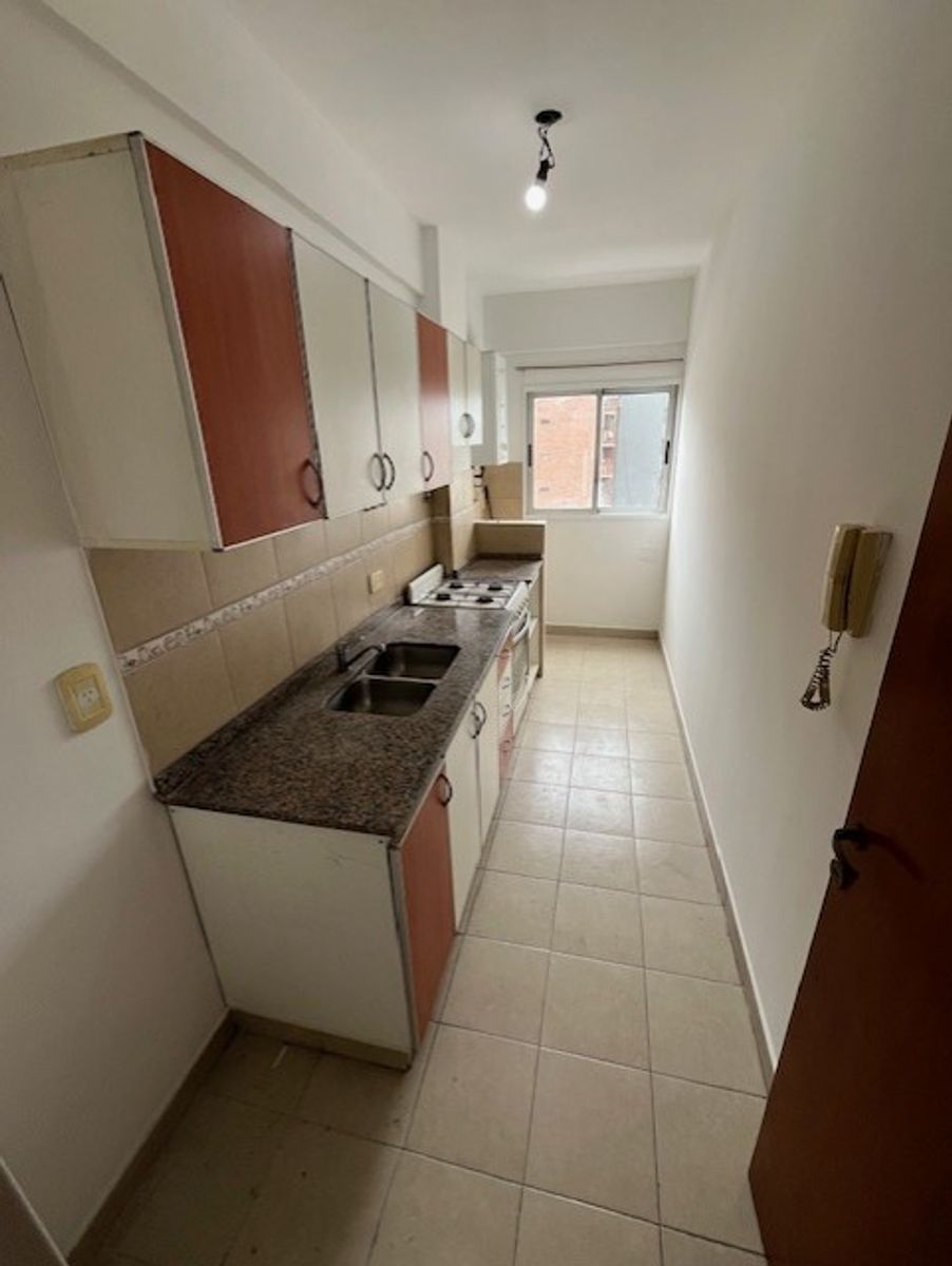 DEPARTAMENTO 2 AMBIENTES 4TO PISO CON BALCON - CENTRO SANTOS LUGARES — foto 5