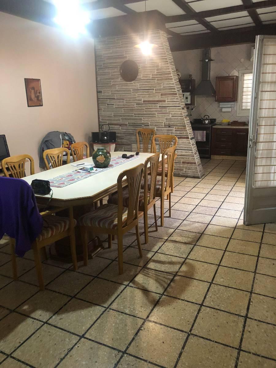 HERMOSA CASA EN BANFIELD. — foto 11