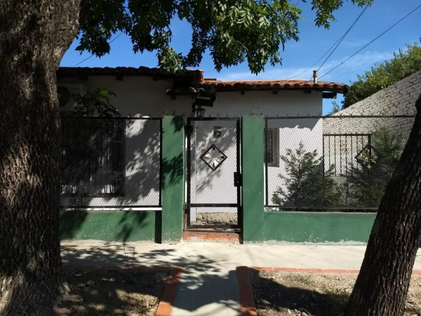 CASA DE 3 AMBIENTES EN BANFIELD