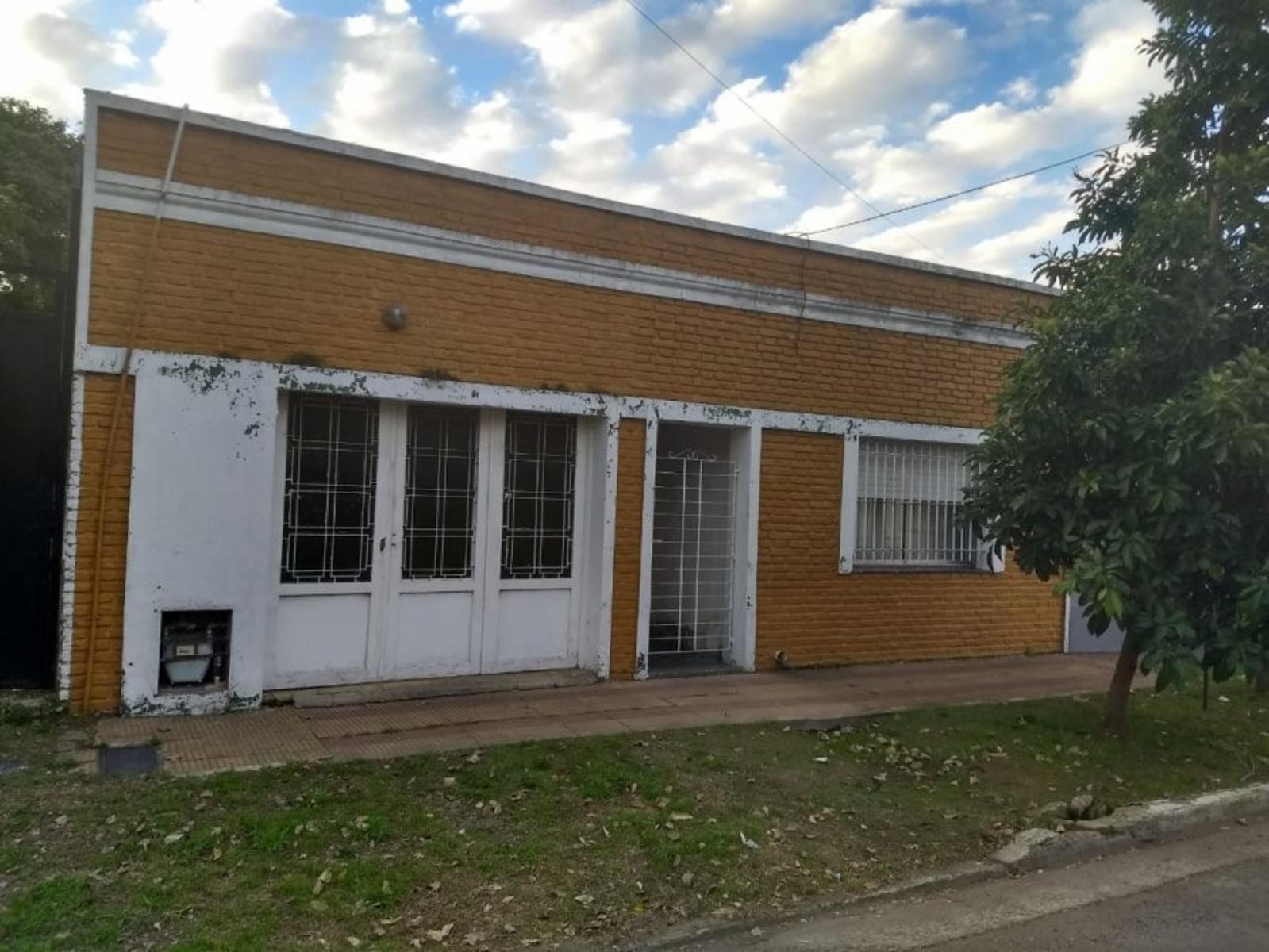 CASA 3 AMBIENTES CON AMPLIO JARDÍN