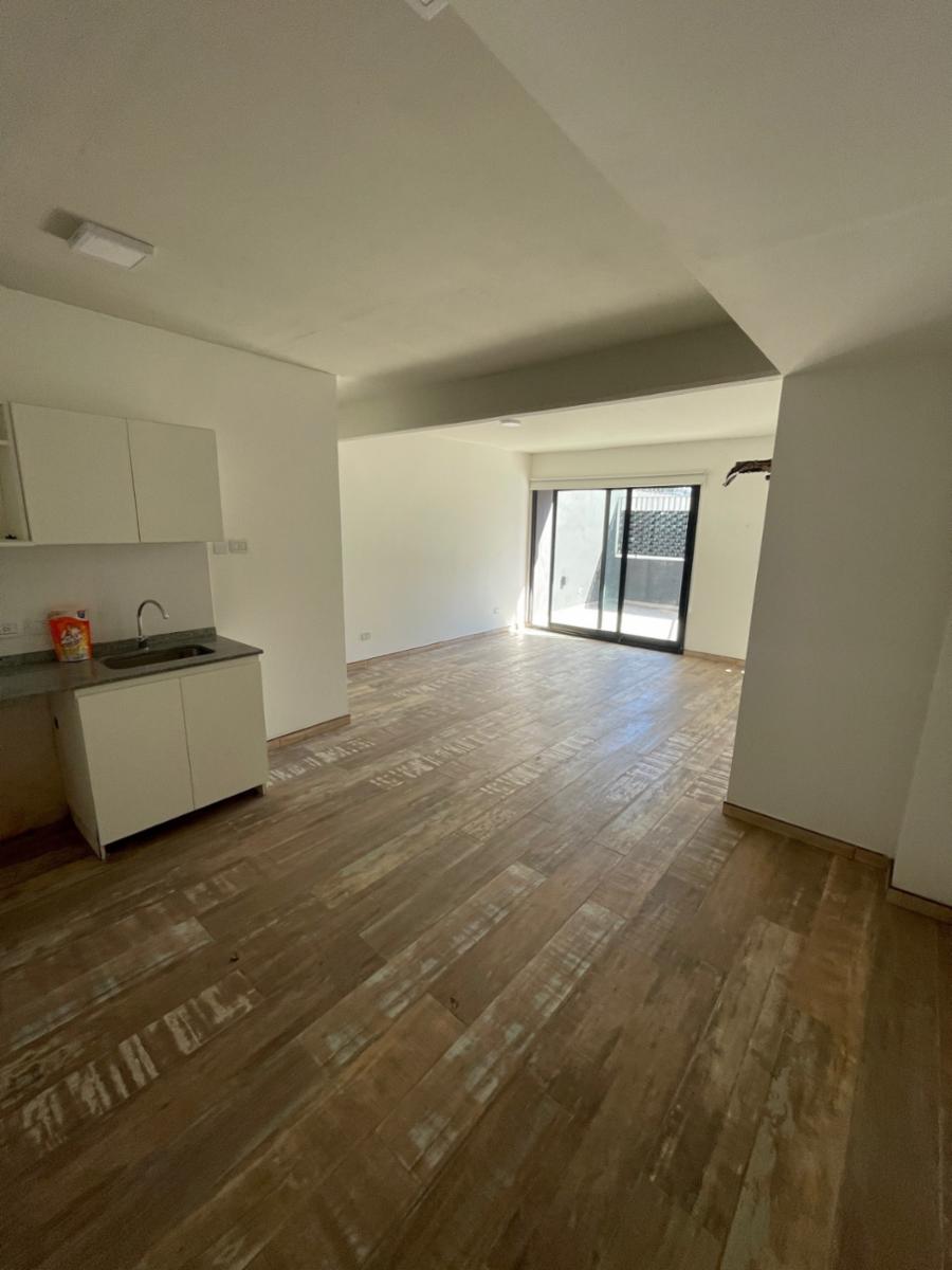 Venta de Monoambente con Patio y Cochera en Banfield. — foto 2