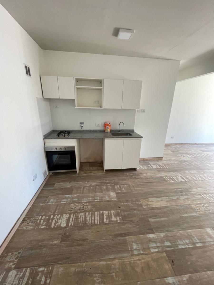 Venta de Monoambente con Patio y Cochera en Banfield. — foto 3