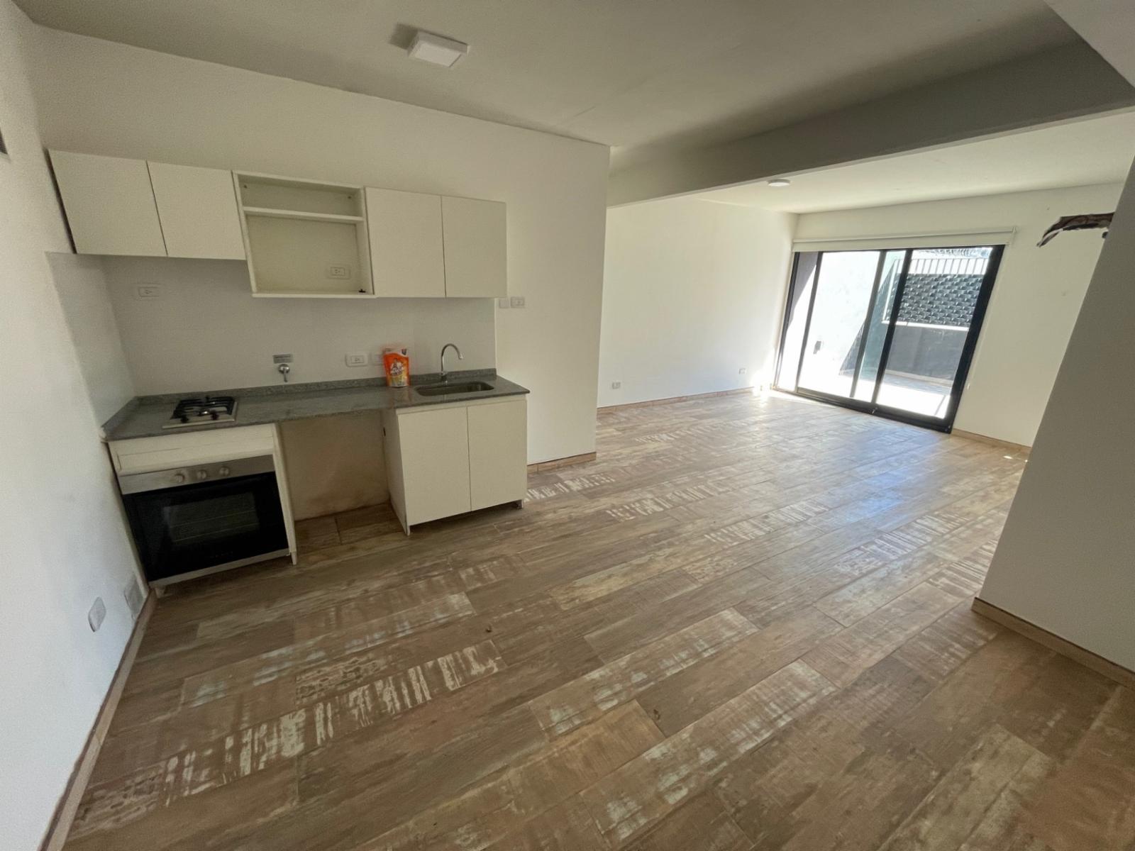 Venta de Monoambente con Patio y Cochera en Banfield. — foto 4