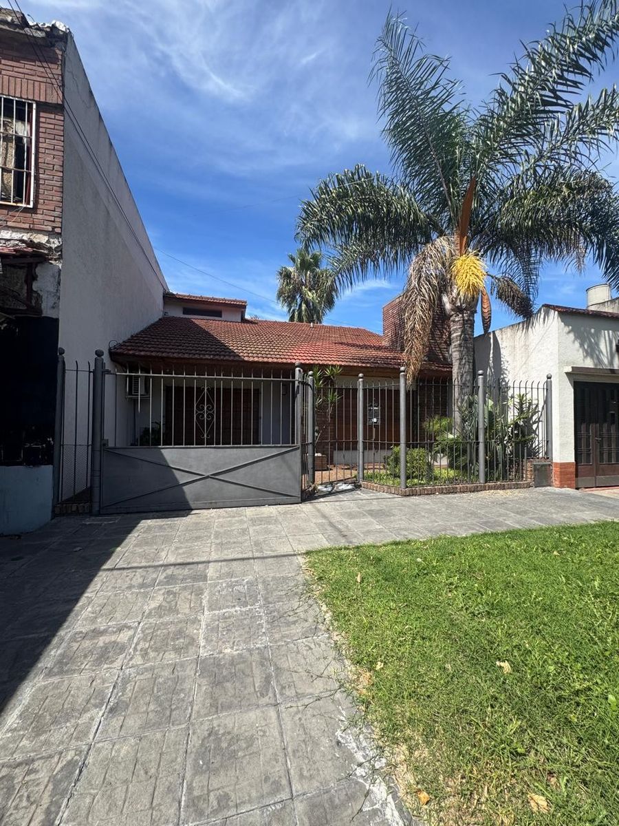 Venta Casa 3 Ambientes con Quincho y Jardín. Apta crédito. NUEVAS CONDICIONES