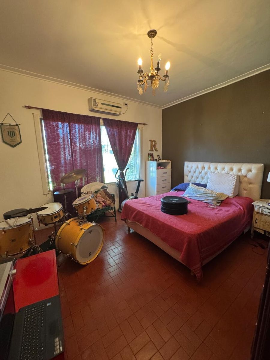 Venta Casa 5 Ambientes con Patio y Garaje en Temperley. — foto 9