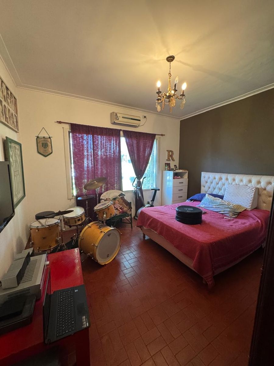 Venta Casa 5 Ambientes con Patio y Garaje en Temperley. — foto 12