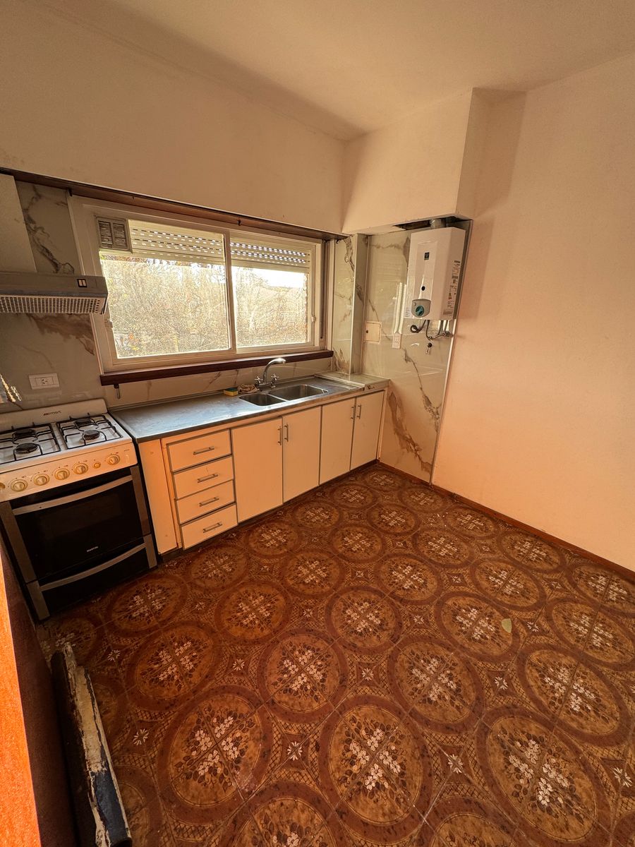 Departamento de 70 m² con 2 Dorm. en Alquiler en Remedios de Escalada. - 9