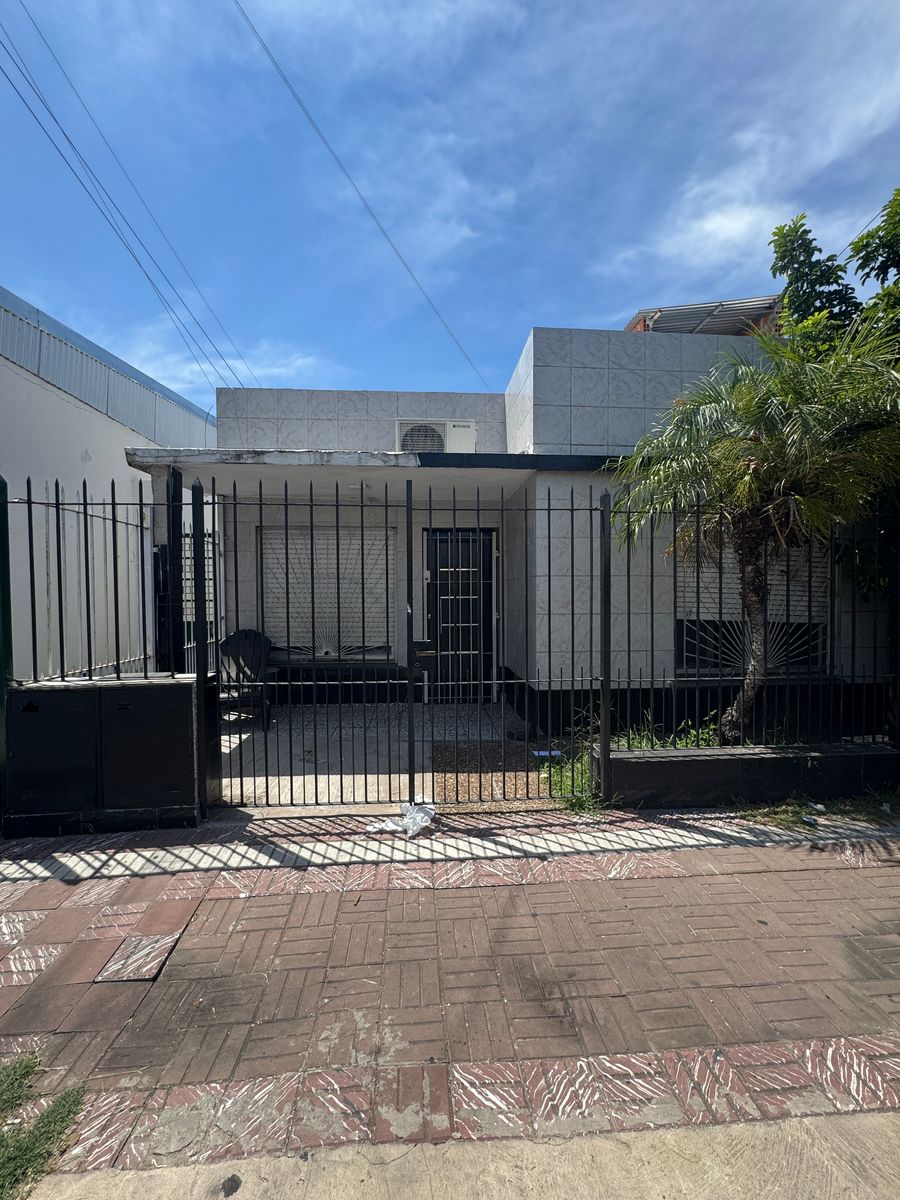 Alquiler Uso Profesional Casa de 3 Ambientes con Patio en Banfield. - 2