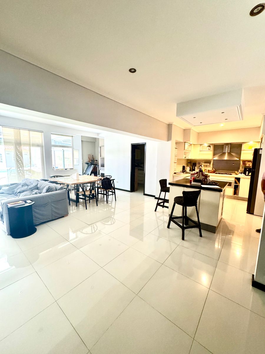 Hermosa Casa en Temperley. — foto 12