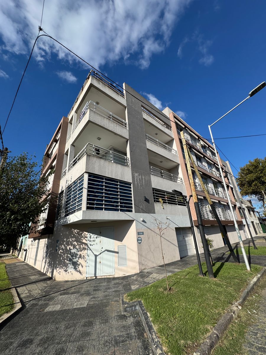 Hermoso monoambiente en Remedios de Escalada. - 2