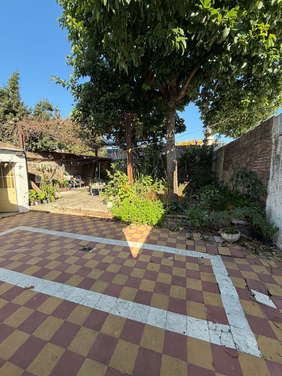 Casa con dos locales comerciales. - 5