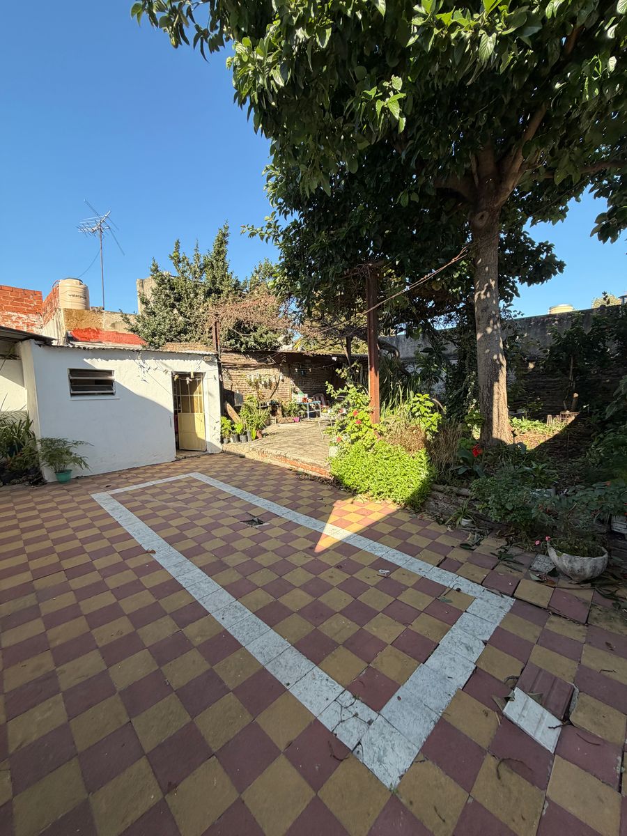 Casa con dos locales comerciales. - 6
