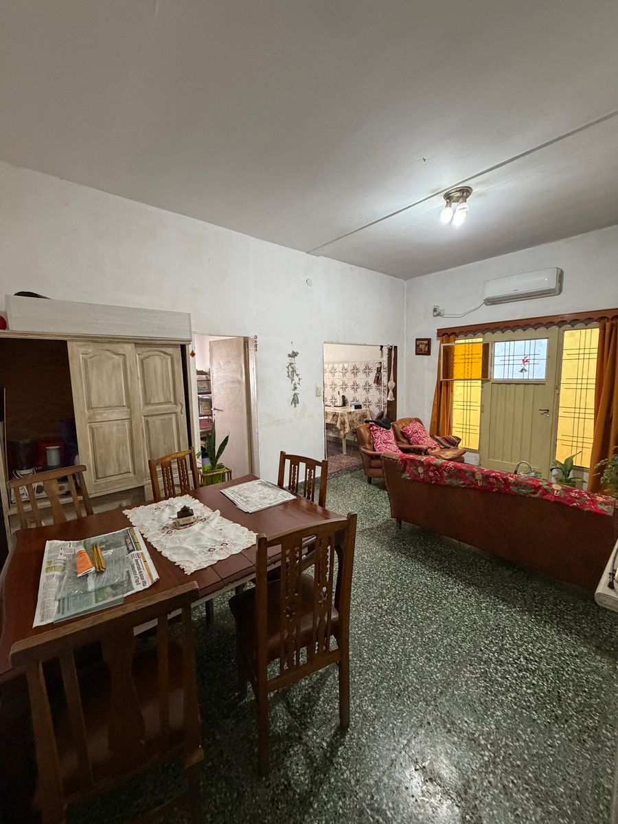 Casa con dos locales comerciales. - 12
