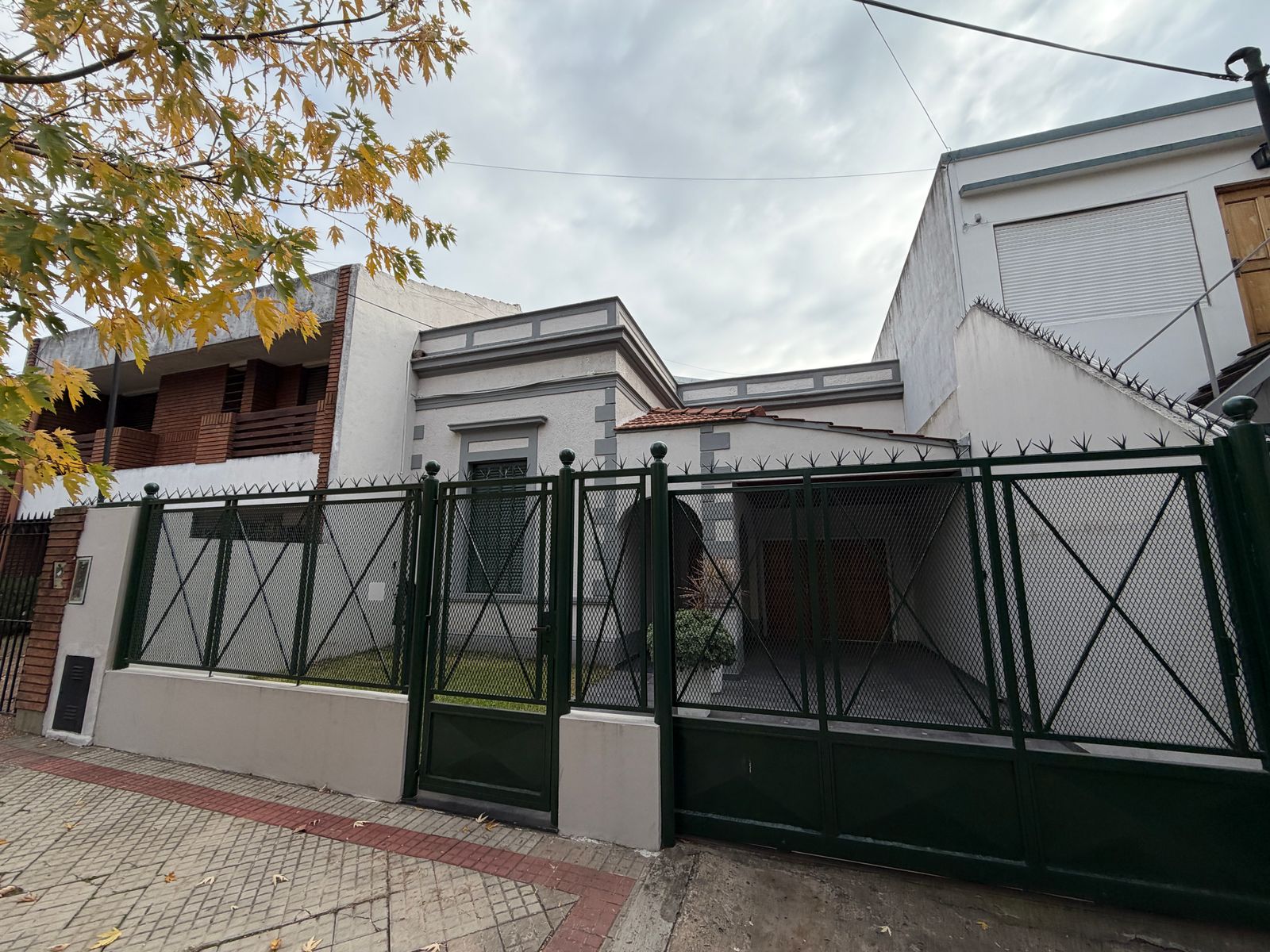 Casa en Excelente Ubicación en Banfield Oeste. - 2