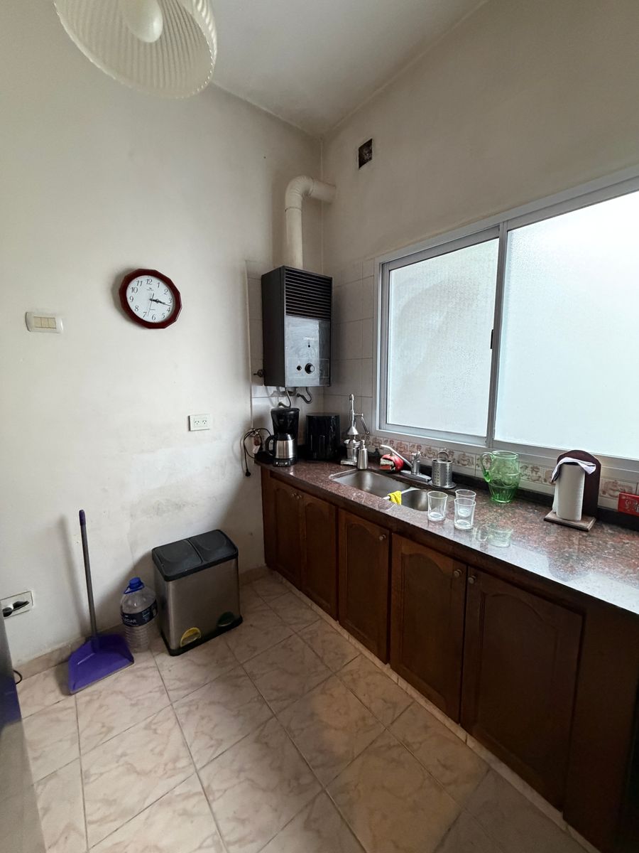 Casa en Excelente Ubicación en Banfield Oeste. - 11