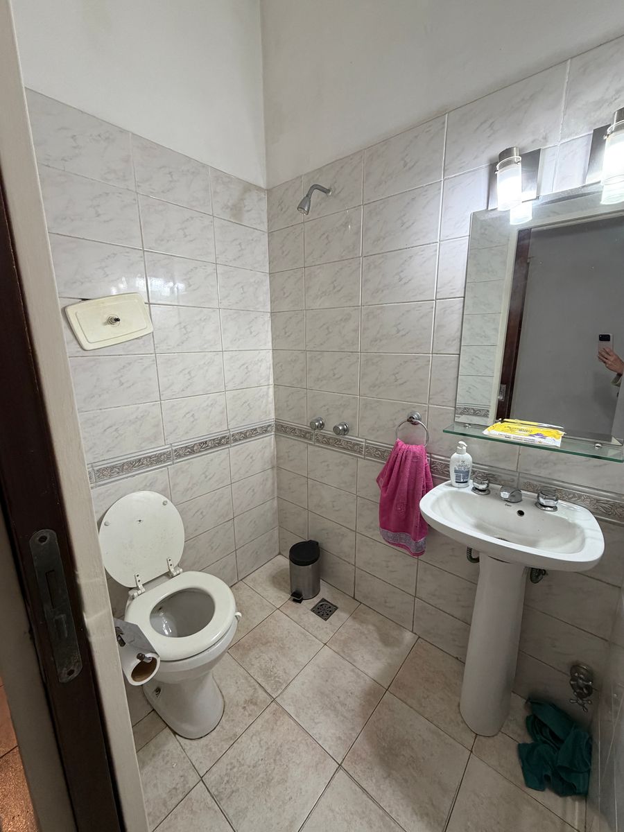 Casa en Excelente Ubicación en Banfield Oeste. - 12