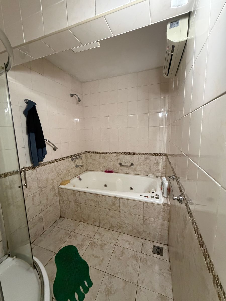 Casa en Excelente Ubicación en Banfield Oeste. - 17