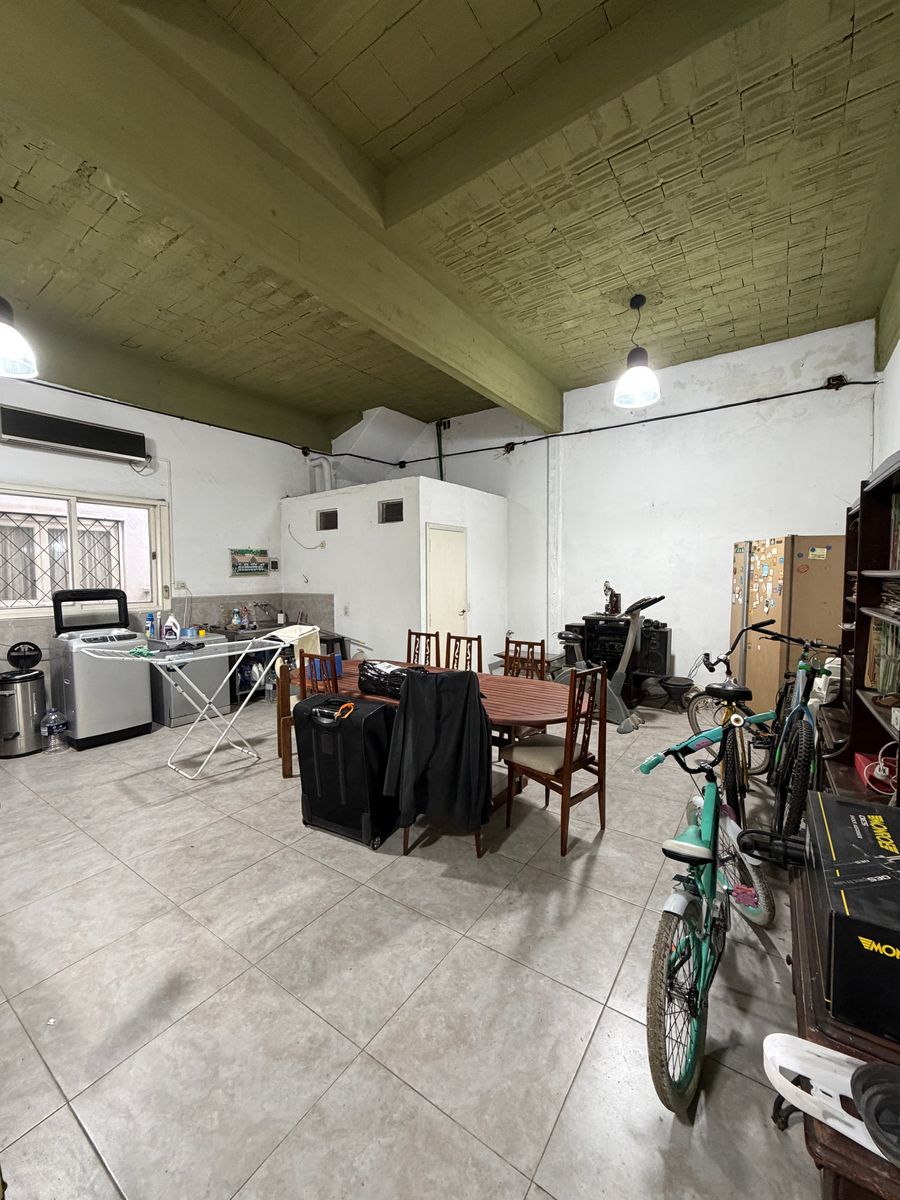 Casa en Excelente Ubicación en Banfield Oeste. - 23