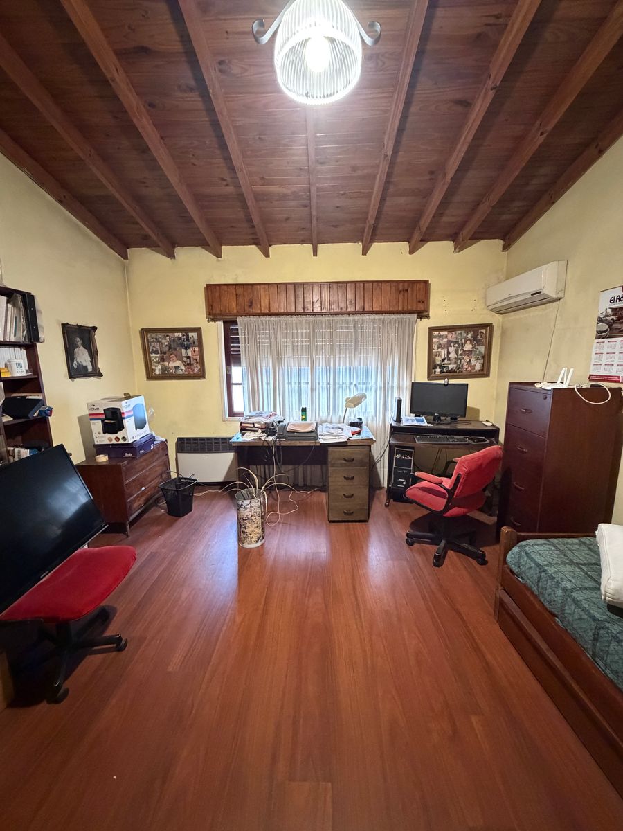 Casa en Excelente Ubicación en Banfield Oeste. - 32