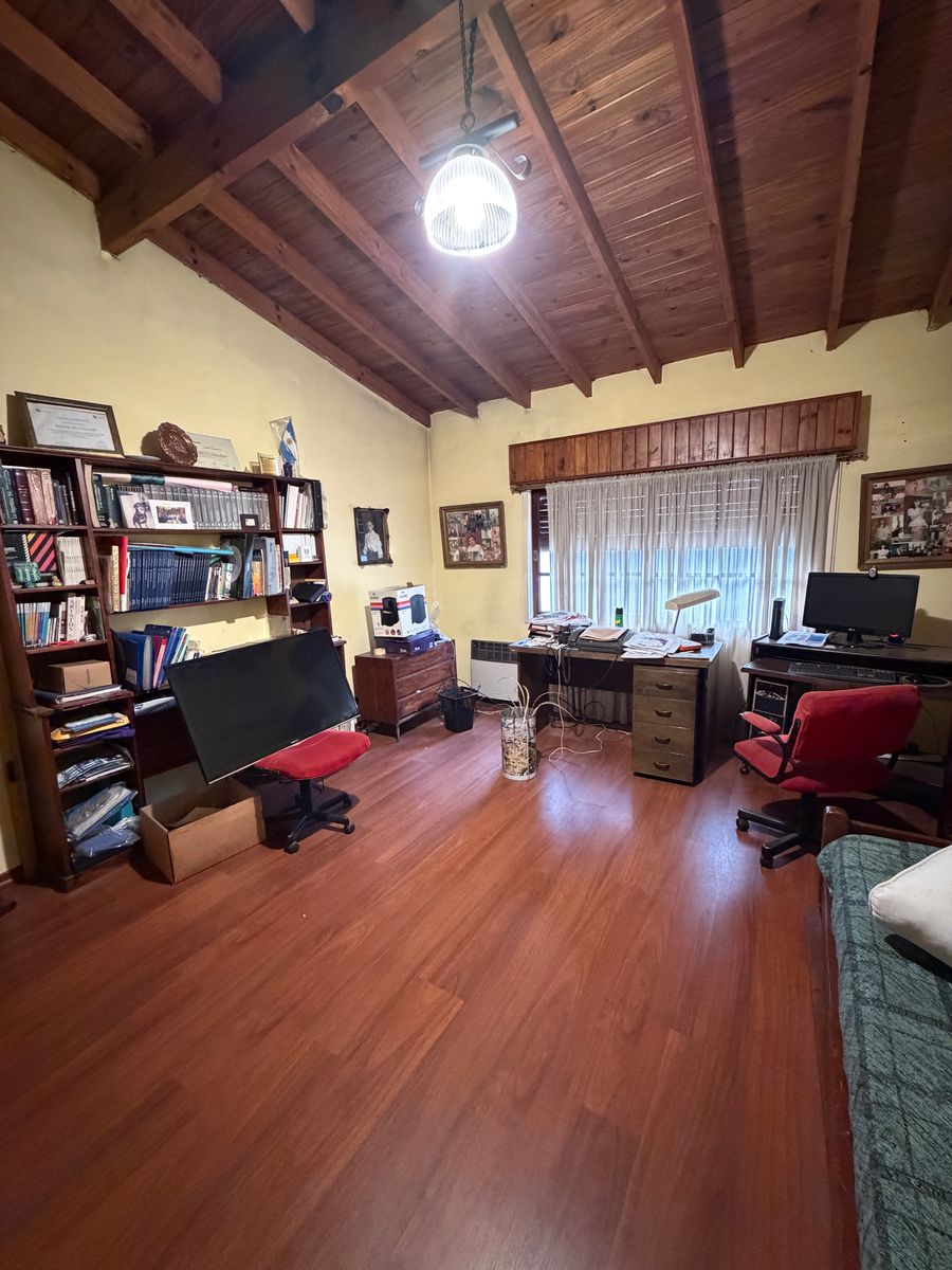 Casa en Excelente Ubicación en Banfield Oeste. - 33