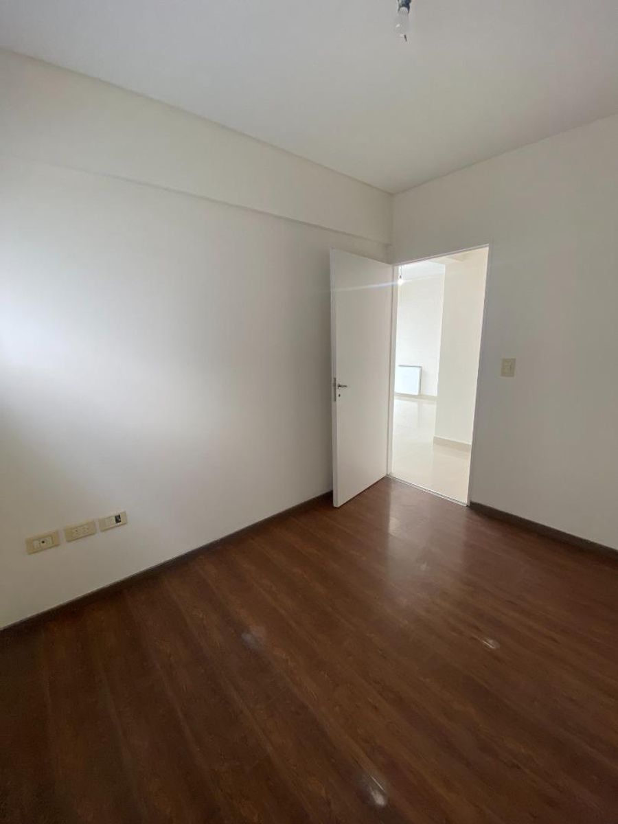 Departamento de 3 Ambientes, con Cochera y Baulera en Banfield. - 12