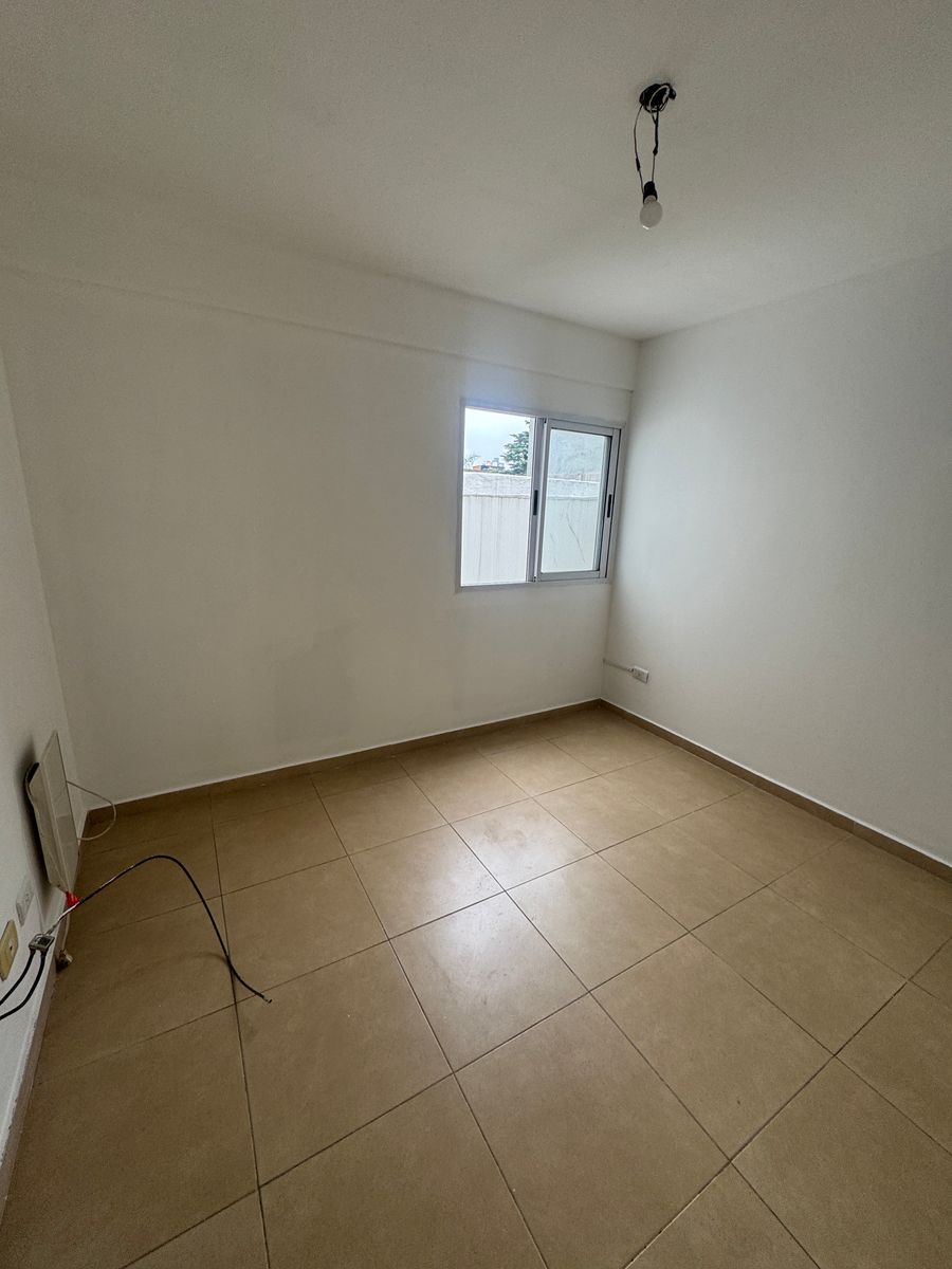 DEPARTAMENTO DE 2 AMB. CON COCHERA CUB. EN LOMAS DE ZAMORA. - 22