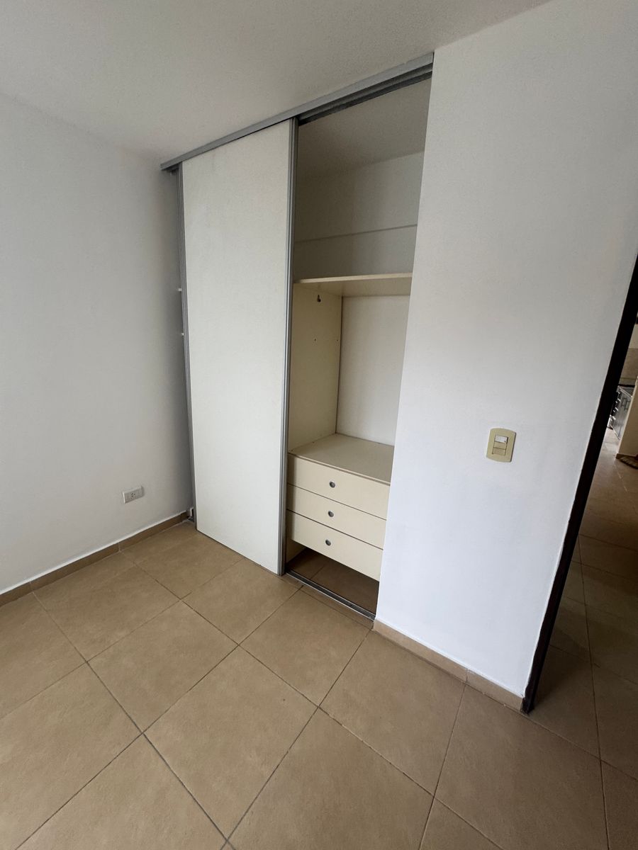 DEPARTAMENTO DE 2 AMB. CON COCHERA CUB. EN LOMAS DE ZAMORA. - 23