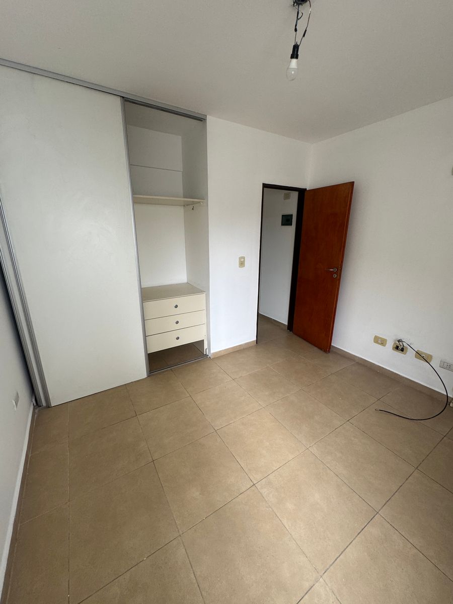 DEPARTAMENTO DE 2 AMB. CON COCHERA CUB. EN LOMAS DE ZAMORA. - 25