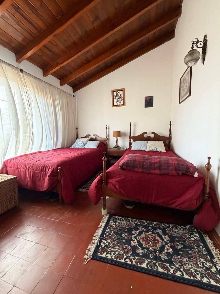 ¡La Casa Que Tu Familia Estaba Buscando en Banfield - 21