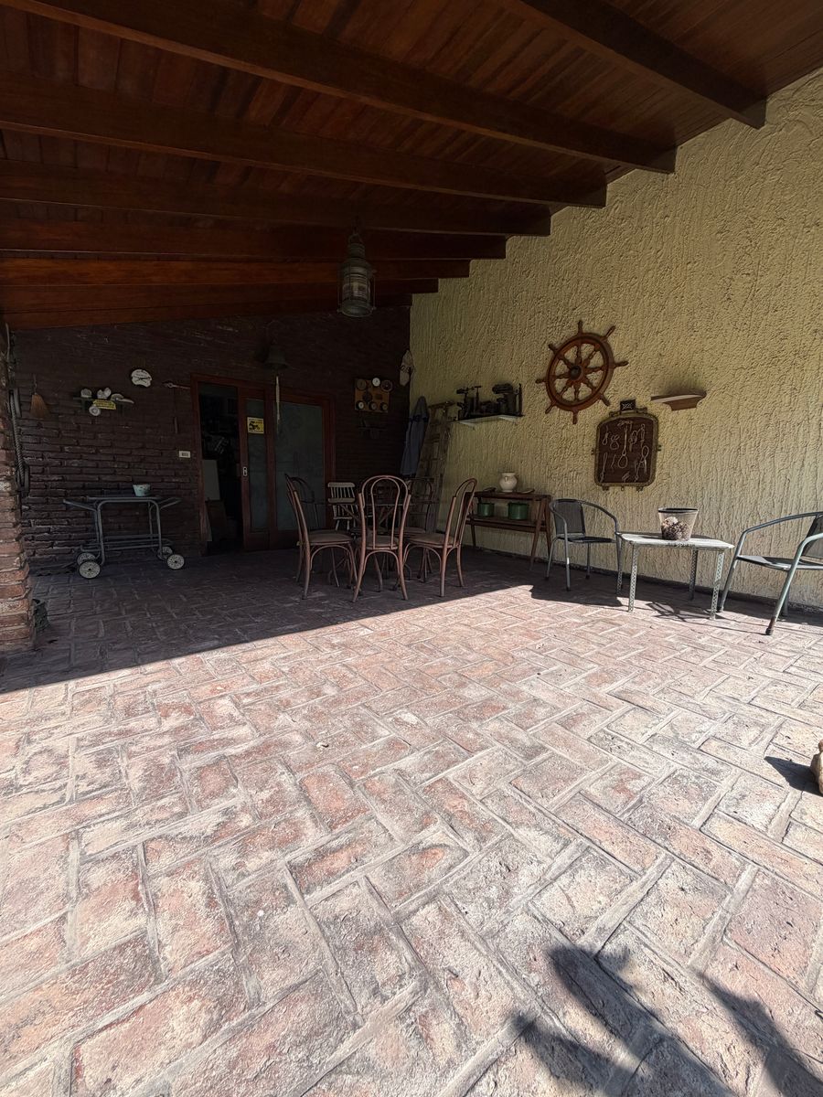¡La Casa Que Tu Familia Estaba Buscando en Banfield - 28