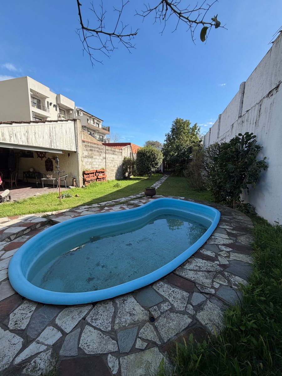 ¡La Casa Que Tu Familia Estaba Buscando en Banfield - 30