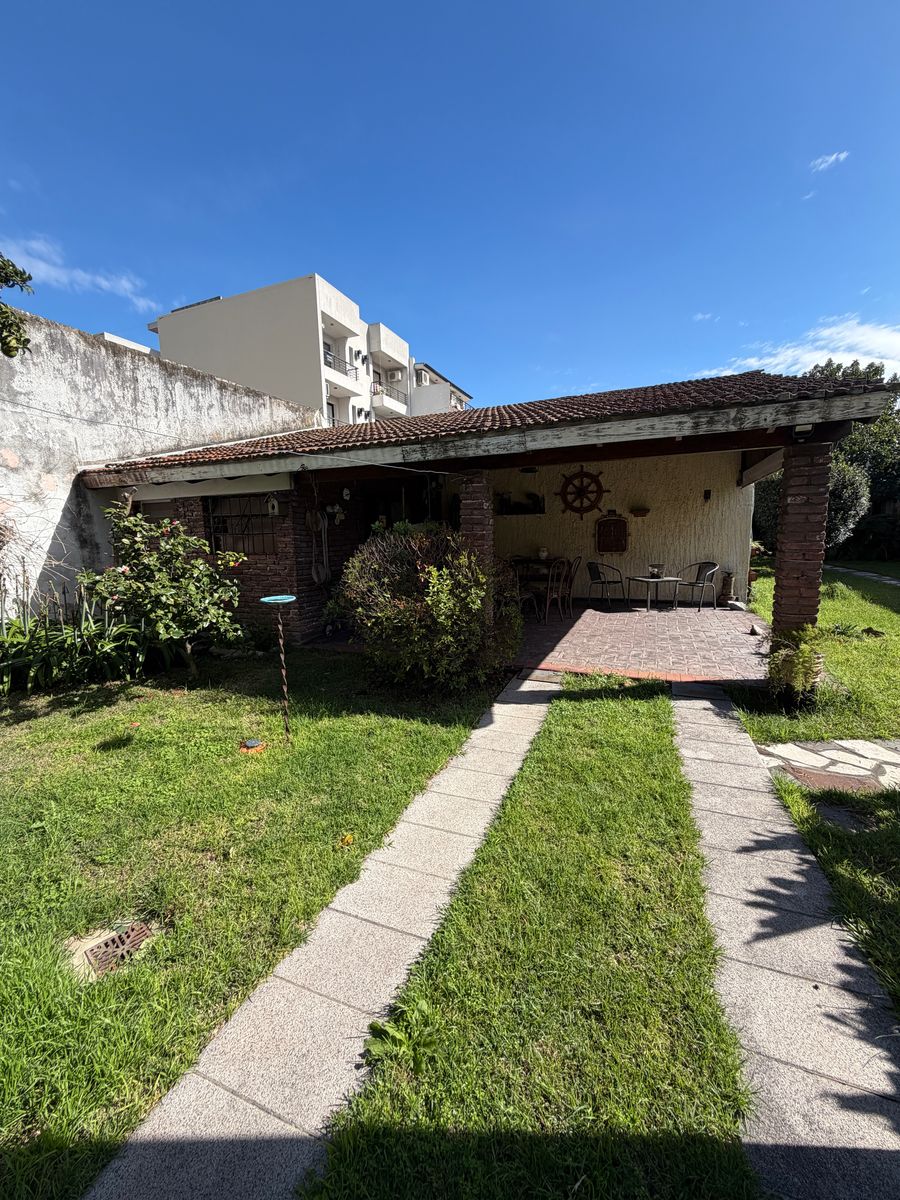 ¡La Casa Que Tu Familia Estaba Buscando en Banfield - 31