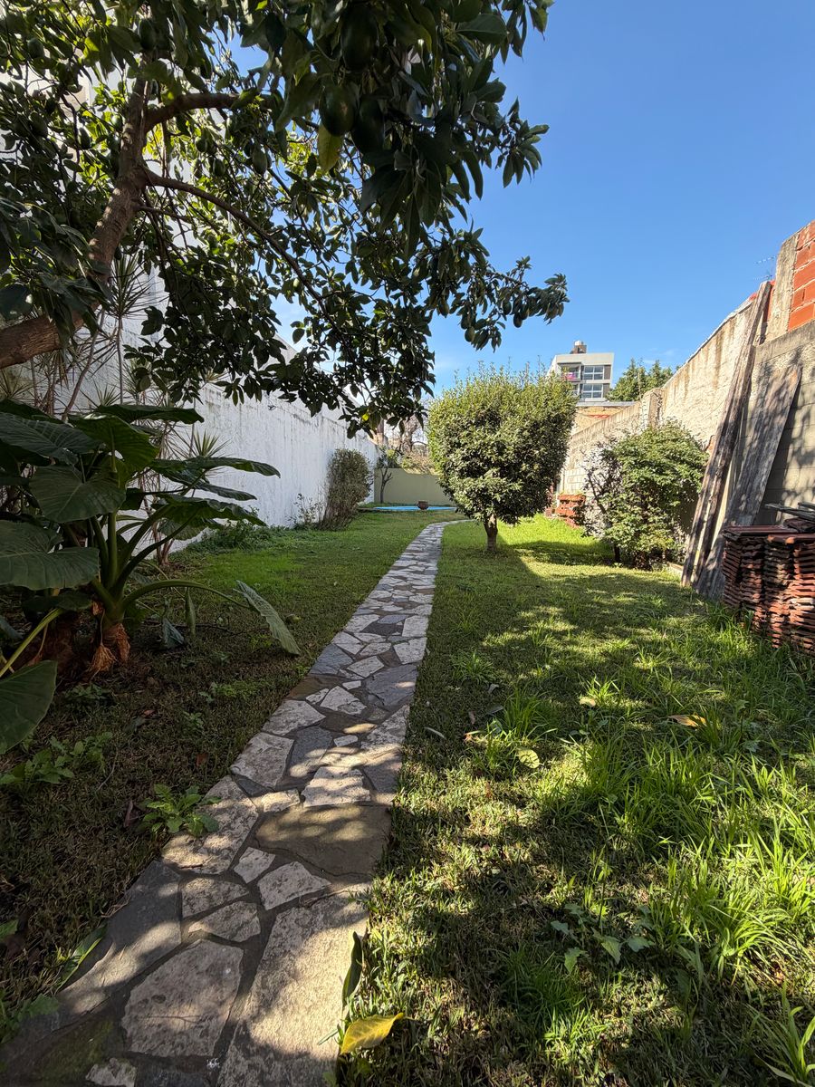 ¡La Casa Que Tu Familia Estaba Buscando en Banfield - 32