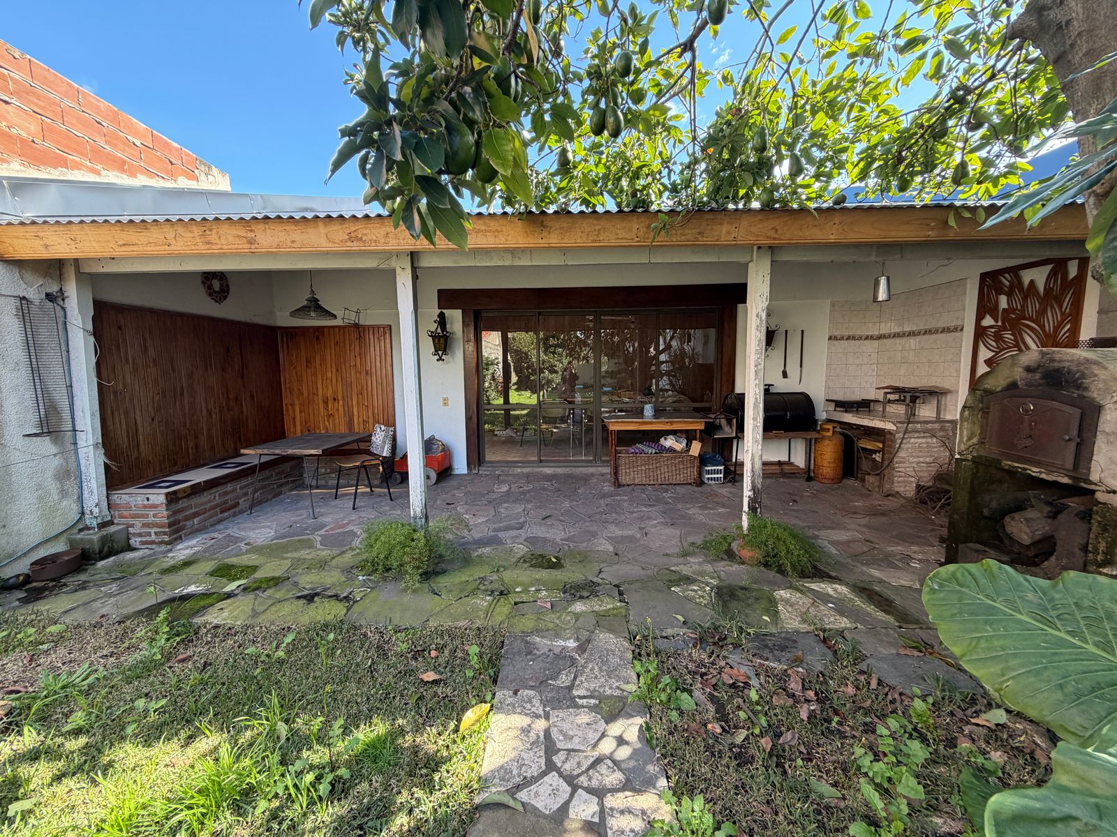 ¡La Casa Que Tu Familia Estaba Buscando en Banfield - 33