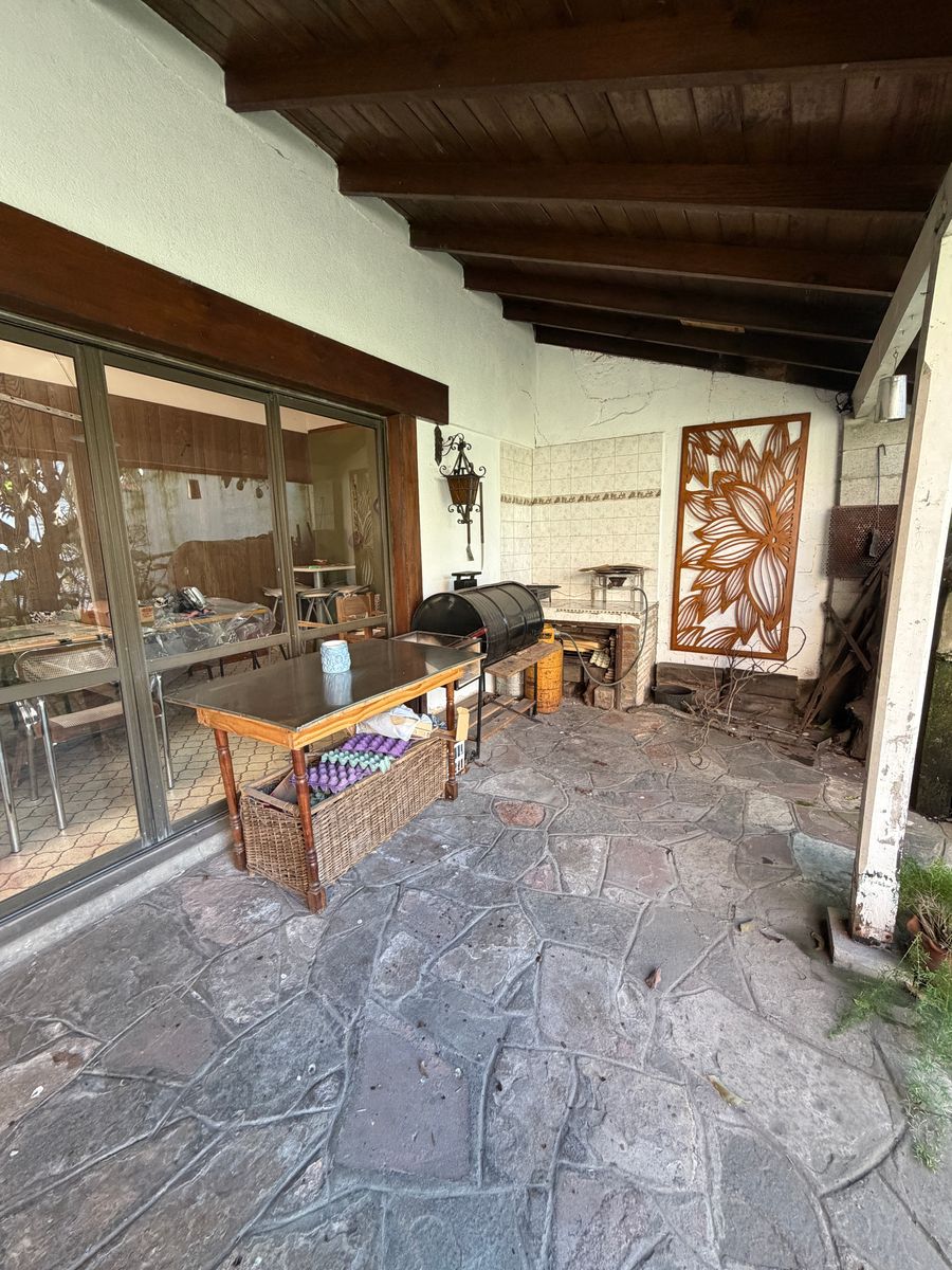 ¡La Casa Que Tu Familia Estaba Buscando en Banfield - 35