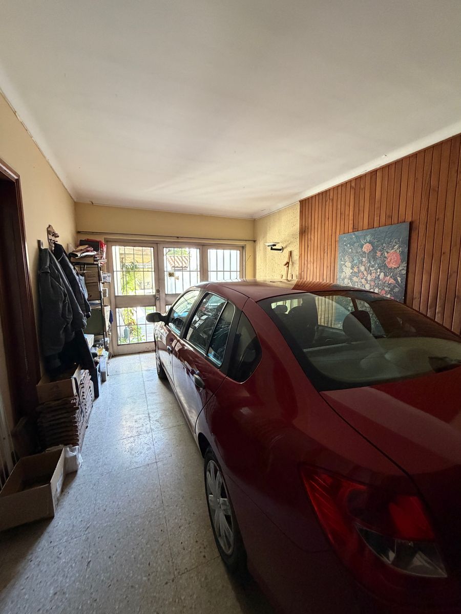 ¡La Casa Que Tu Familia Estaba Buscando en Banfield - 37