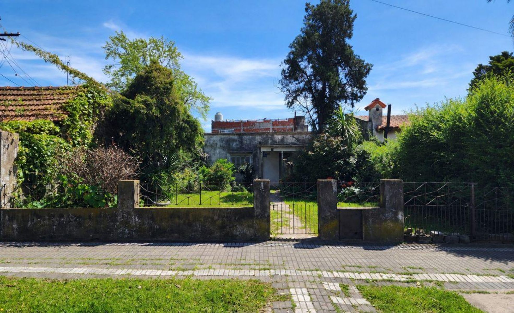 Casa a Reciclar en Llavallol - 1