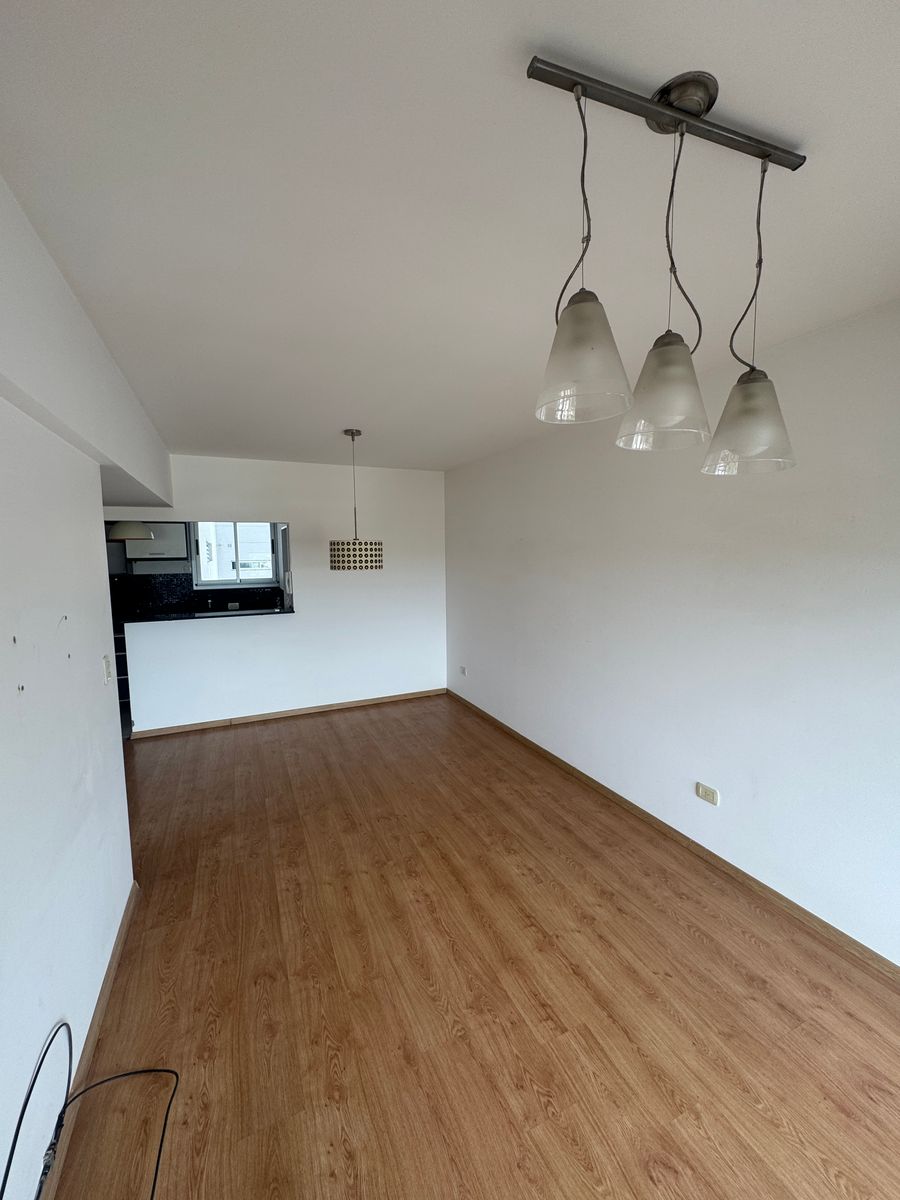 Alquiler Departamento de 2 Ambientes en Les Bruyeres, Banfield. - 1