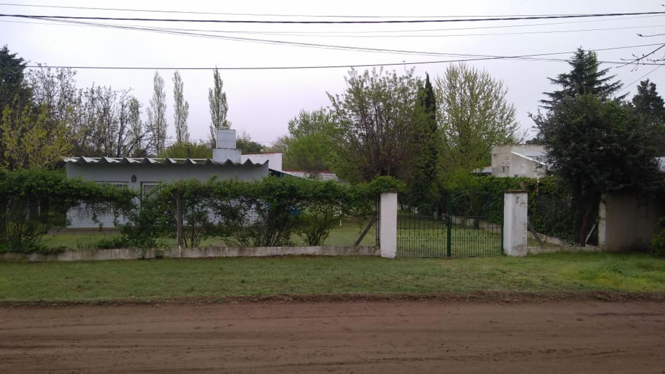 Quinta en excelente ubicación con pileta - 2