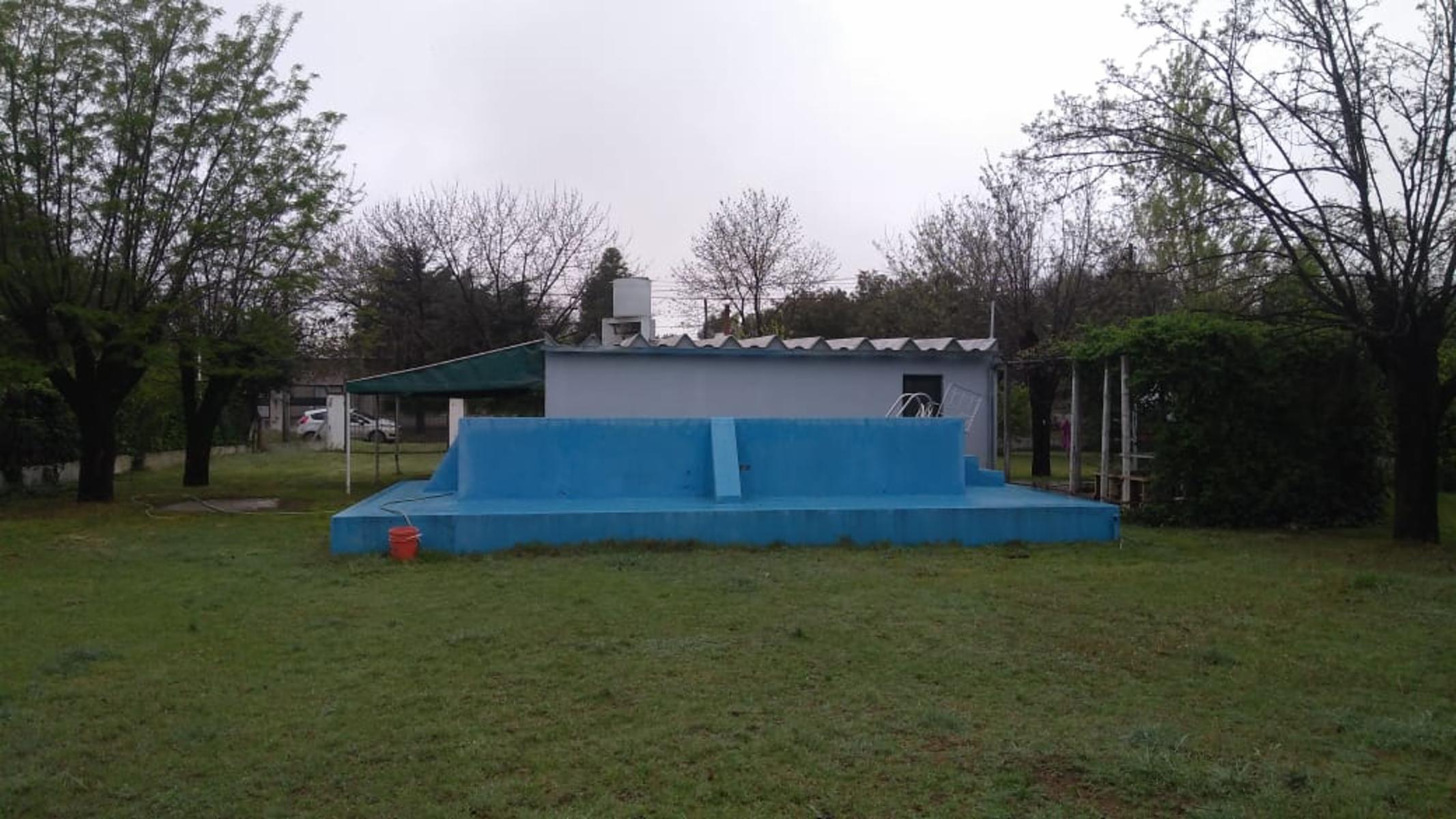 Quinta en excelente ubicación con pileta - 8